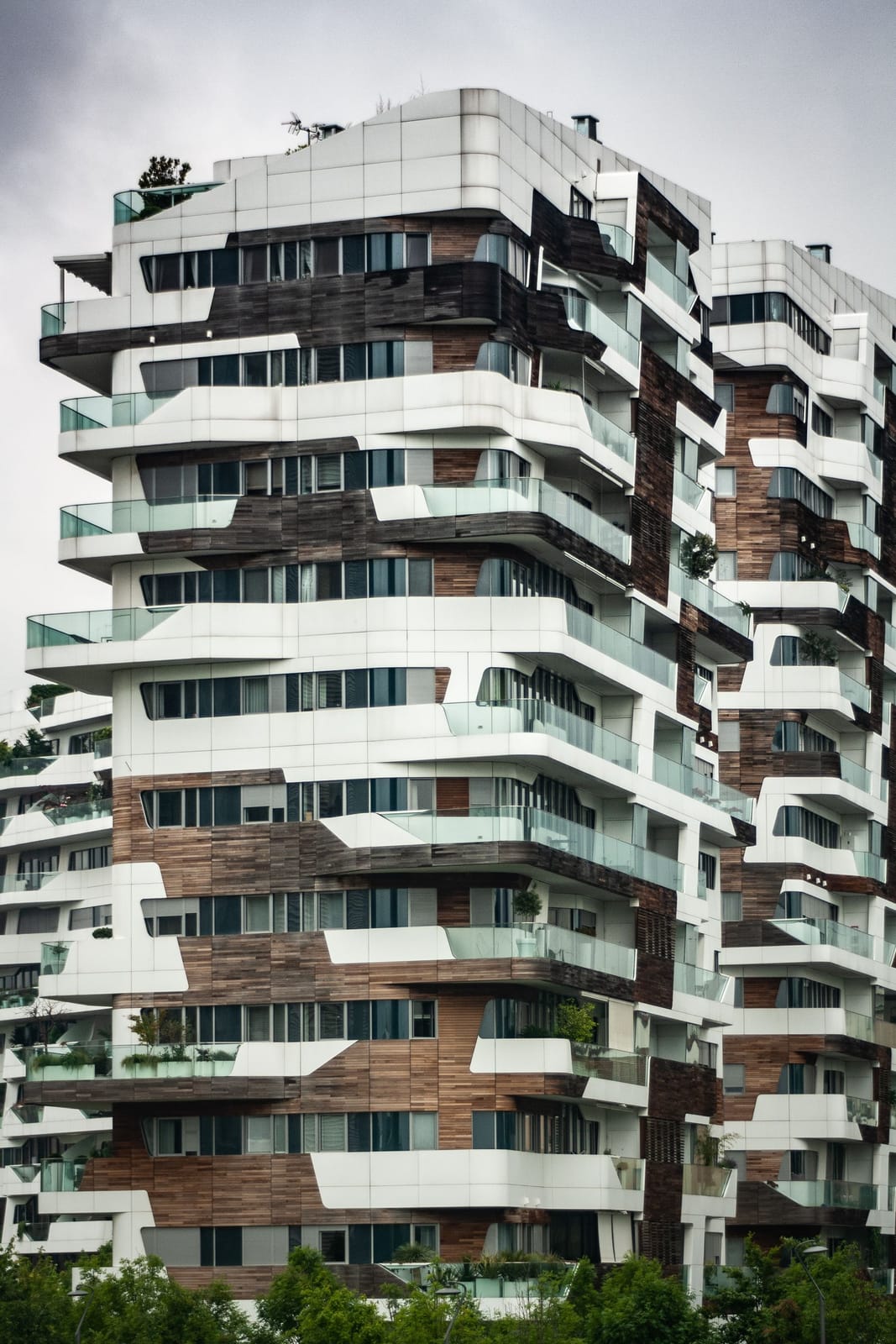 Residential tower with terraces and balconies